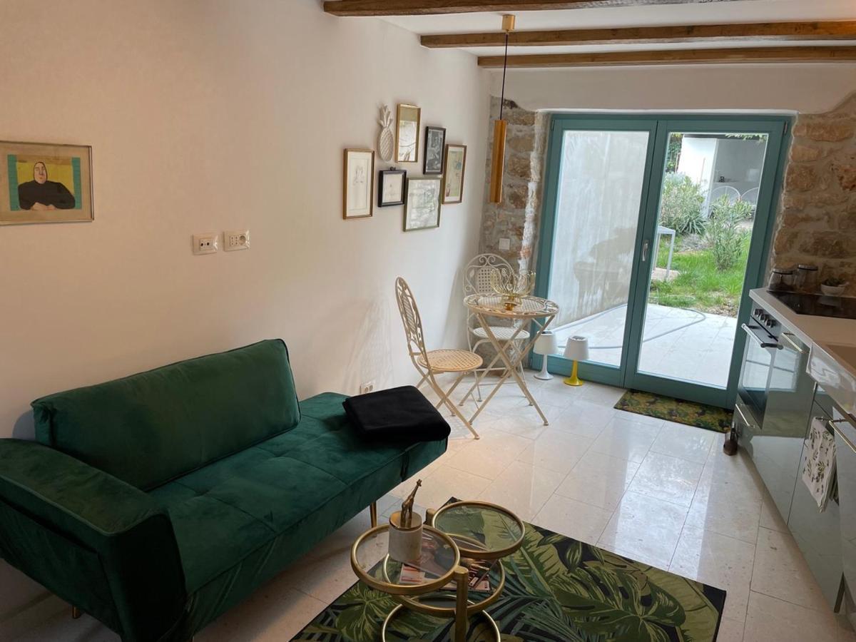 Bezauberndes Steinhaus Mit Garten In Der Altstadt Von Rovinj Kültér fotó