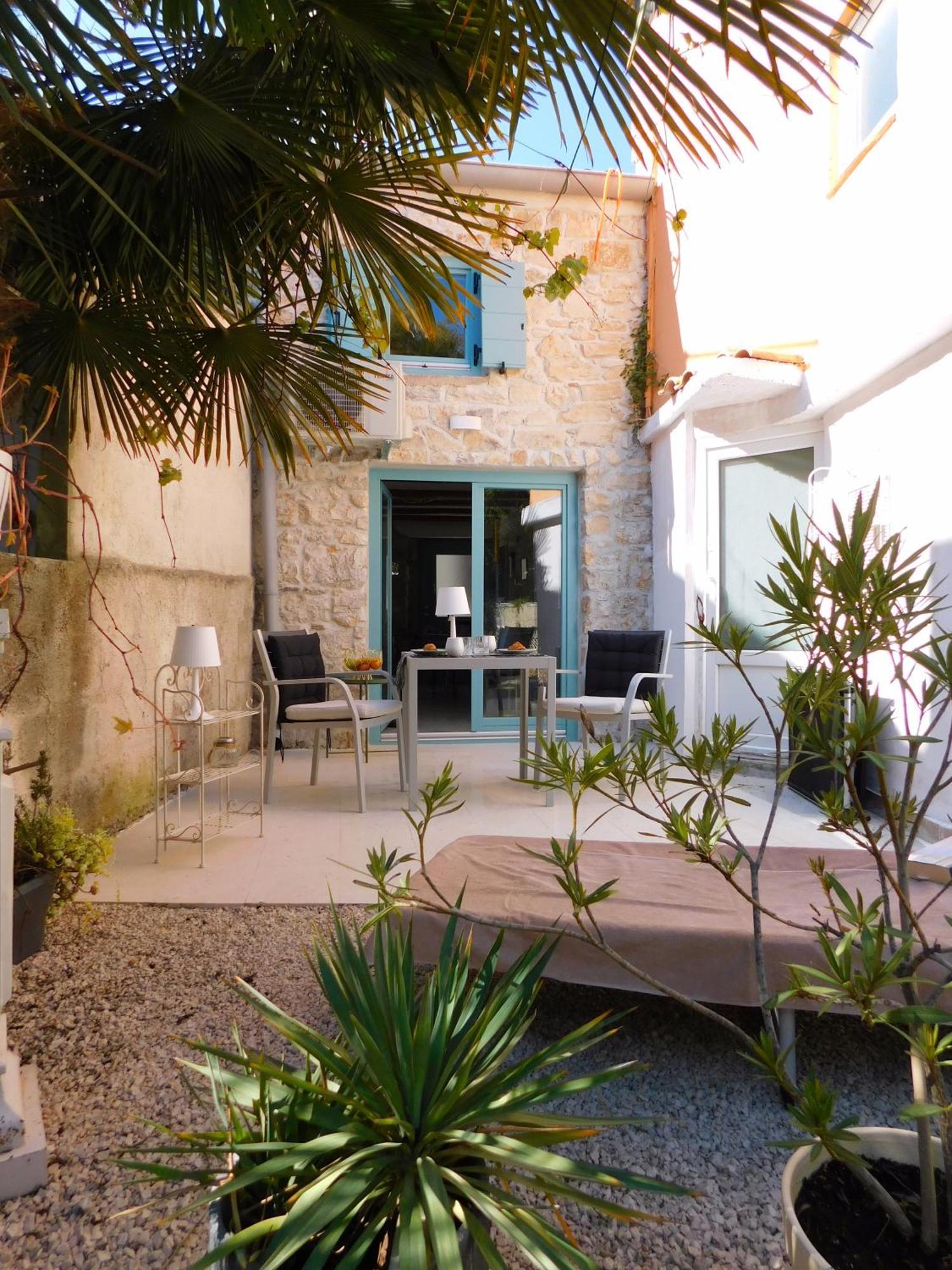 Bezauberndes Steinhaus Mit Garten In Der Altstadt Von Rovinj Kültér fotó