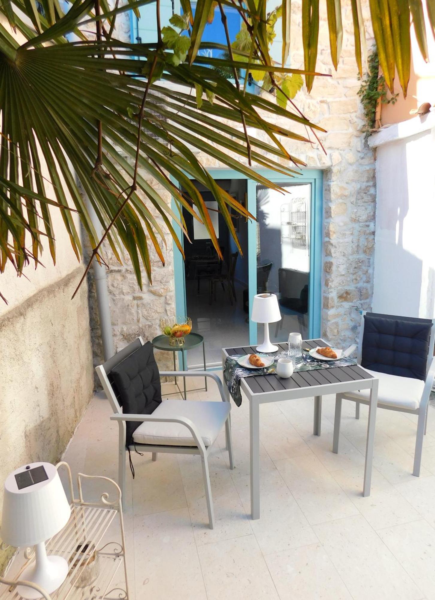 Bezauberndes Steinhaus Mit Garten In Der Altstadt Von Rovinj Kültér fotó